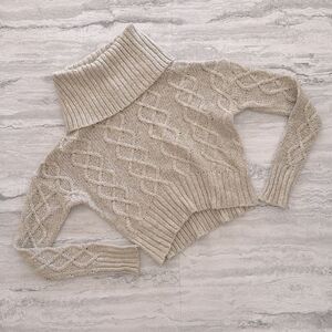 PINS AND NEEDLES Cropped Cable Knit Sweater